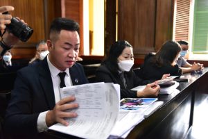 Các luật sư bảo vệ quyền và lợi ích hợp pháp cho bị hại - Ảnh: NGỌC PHƯỢNG